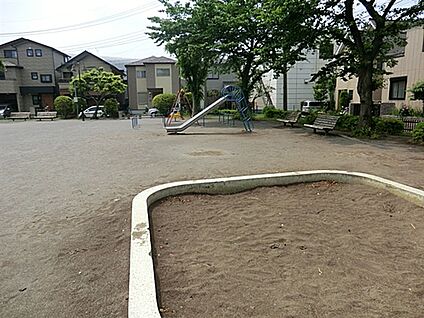 辻中道公園 618m