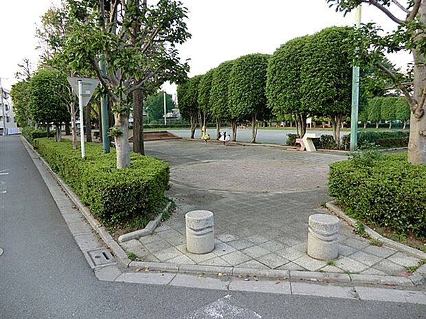 上木崎足立神社公園(約819m)