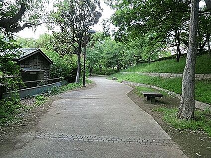 鶴ヶ峰公園 935m