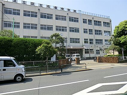 足立区立花保中学校 422m