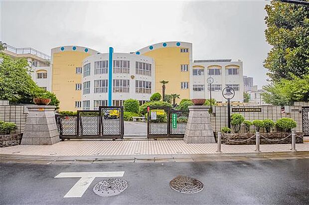 さいたま市立浦和別所小学校（約314m）