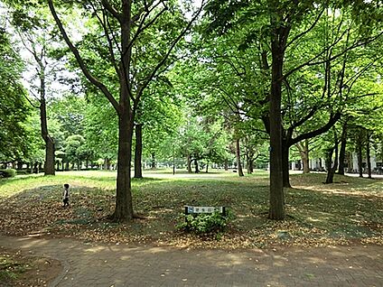 戸山公園 844m