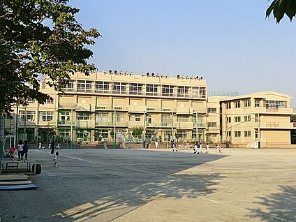さいたま市立尾間木小学校 580m