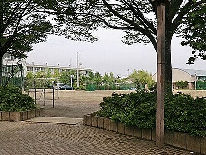 草加市立谷塚中学校 1145m