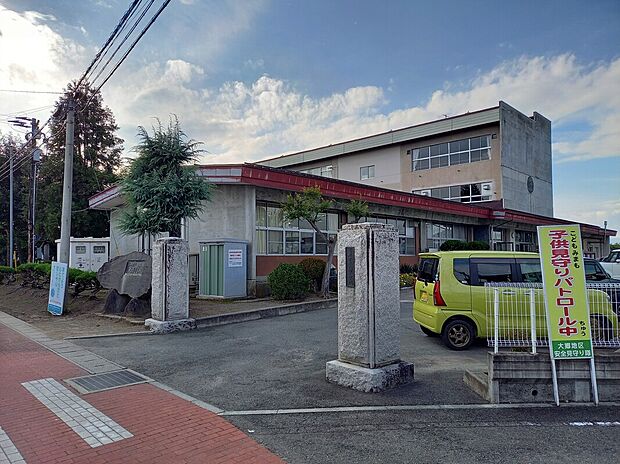 大郷小学校（約2m）