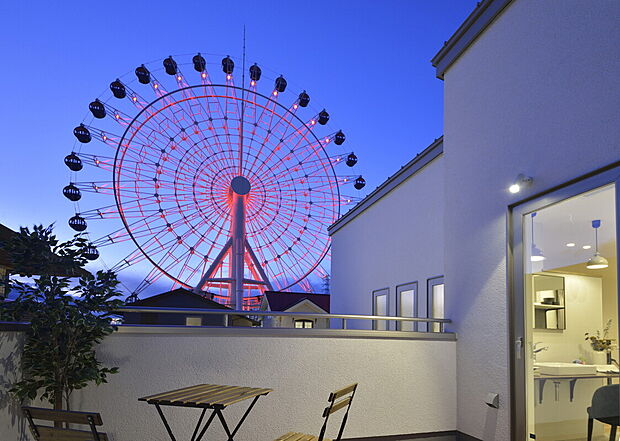 【ゆったりとくつろげる広々バルコニー】当社施工事例:お客様の自由に設計することが出来ます。