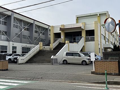 東小学校 50m
