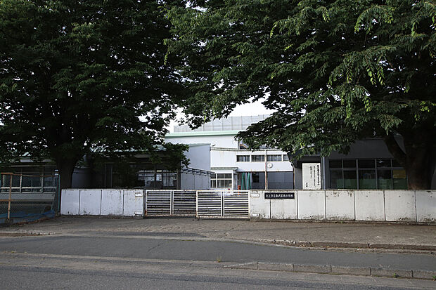 北上市立黒沢尻西小学校（約1,550m）
