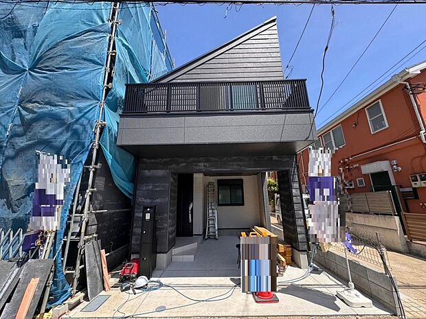 西武新宿線『沼袋』駅徒歩7分の建売なのに建売を感じさせないハイグレードな造りの新邸宅。家族が安心して長く暮らせる家、癒しを与え続けてくれるお住まいをこの機会に是非ご覧下さいませ。