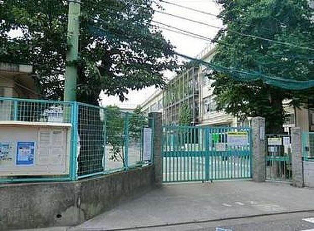 杉並区立高井戸第三小学校(約621m)