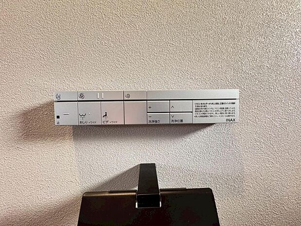 【ウォシュレット機能付きトイレ】ウォシュレット機能付きトイレは2箇所に設置され、生活動線が便利な間取りです。