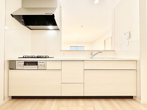 ◆1号棟◆～Kitchen～　広くて使いやすいキッチンなら家族でいっしょに料理をつくったり、後片付けも手間なくできちゃいます♪収納もたっぷりあるので、いつもすっきりと清潔な印象を保てます。