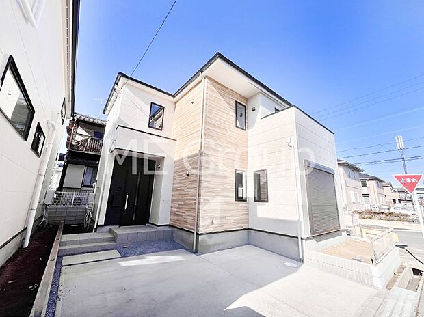 ◆１号棟◆～Exterior～　角地により陽当り・風通し良好！うららかな陽射しがどのお部屋にも降り注ぎますように、快適さを追求した間取設計。生活を恵みの豊かな永住の地へと変えてくれます。