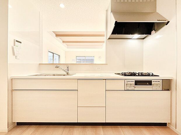 ～Kitchen～　広くて使いやすいキッチンなら家族でいっしょに料理をつくったり、後片付けも手間なくできちゃいます♪収納もたっぷりあるので、いつもすっきりと清潔な印象を保てます。