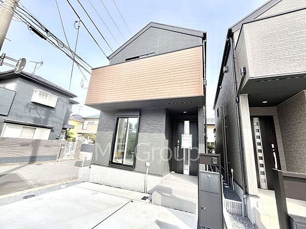 ◆１号棟◆～Exterior～　角地により陽当り・風通し良好。一戸建ての大きなメリットは、自分達の「土地」を「自由に」使える事です。ガーデニングやＤＩＹなど様々な用途で利用できます。