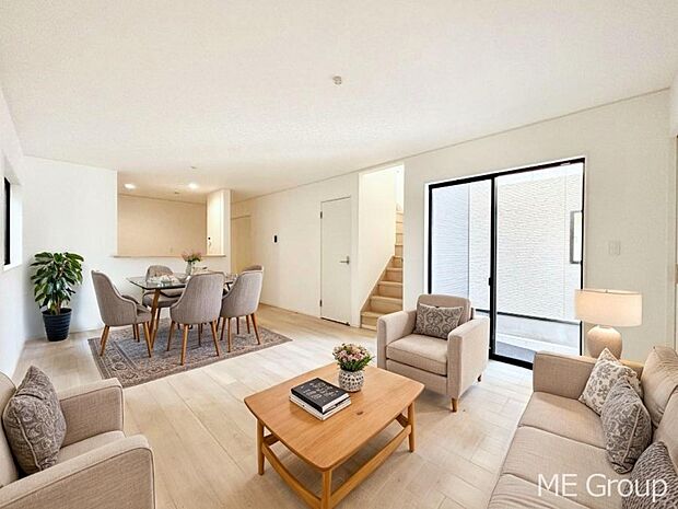 ◆１号棟◆～Living～　リビングに階段のある間取り♪家族のコミュニケーションがスムーズに取れますね♪ゆとりある暮らしと心地よい住環境が紡ぐ贅沢な時間をご家族みんなでお過ごし下さい※家具はCGです