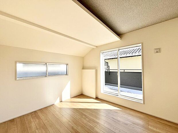 ◆1号棟◆～Bed Room～  「今日も一日お疲れ様」とご夫婦でゆったりくつろげる寝室。毎日の家事やお仕事に疲れた日はフカフカのベットで癒されてください。快適な広さが自慢♪