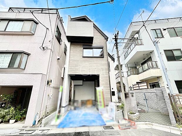 ~Exterior~ 一戸建ての大きなメリットは、自分達の「土地」を「自由に」使える事です。ガーデニングやDIY,車やバイクの趣味など様々な用途で利用できます。