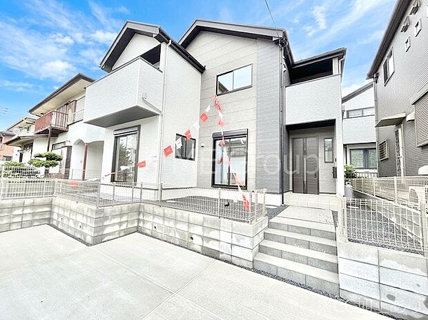 ~Exterior~ 一戸建ての大きなメリットは、自分達の「土地」を「自由に」使える事です。ガーデニングやDIY,車やバイクの趣味など様々な用途で利用できます。