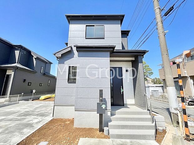 ◆A号棟◆~Exterior~ 周辺には学校や買物施設もあり生活、子育てに適した環境が広がっています!「永住地」として、物件のご見学だけではなく、周辺の環境や通学できる学校についてもご相談ください!