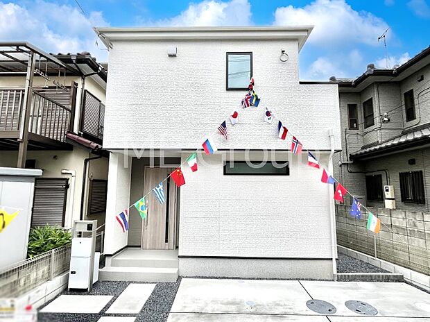 ～Exterior～　確かな技術で築かれた家は、その細部に至るまで、お客様の暮らしを想う心づかいが息づいています。その想いは、日々の安心と快適さとなってお客様の暮らしを包み込みます。