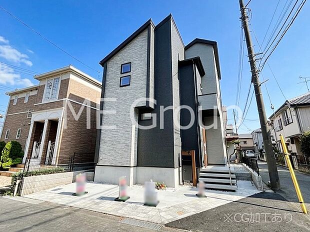 ~Exterior~ 角地により陽当り・風通し良好です。一戸建ての大きなメリットは、自分達の「土地」を「自由に」使える事です。ガーデニングやDIY,車やバイクの趣味など様々な用途で利用できます。