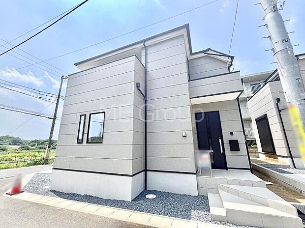 ◆2号棟◆~Exterior~ 首都圏で憧れのスローライフ♪緑に囲まれた土地は都会の喧騒を忘れられそう。四季を通じて自然と触れ合えるスポットが周辺には盛りだくさん!住みたくなる家。暮らしたい町。