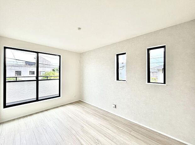 ◆A号棟◆～Bed Room～　2面採光を確保した明るい室内は、風通しも良く、大変居心地の良い空間となっております。爽やかな風を感じて起きる朝は、快適生活の始まりに！日当たりがとても良い住まい♪