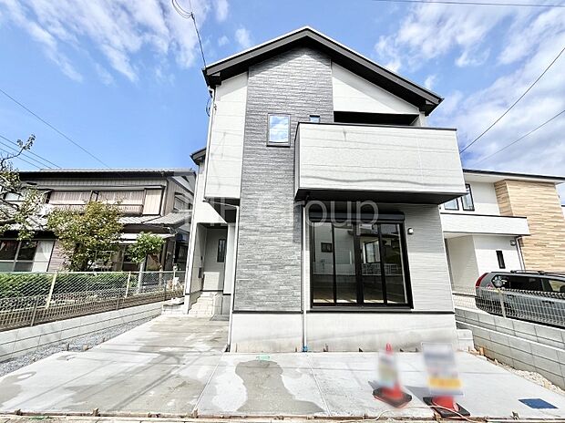 ～Exterior～  閑静な住宅地で子育て家族にピッタリ。  毎日のお散歩も快適な緑に恵まれたエリアで、自然に包まれた穏やかな暮らしを実現するための、ゆとりある住環境が整っています。