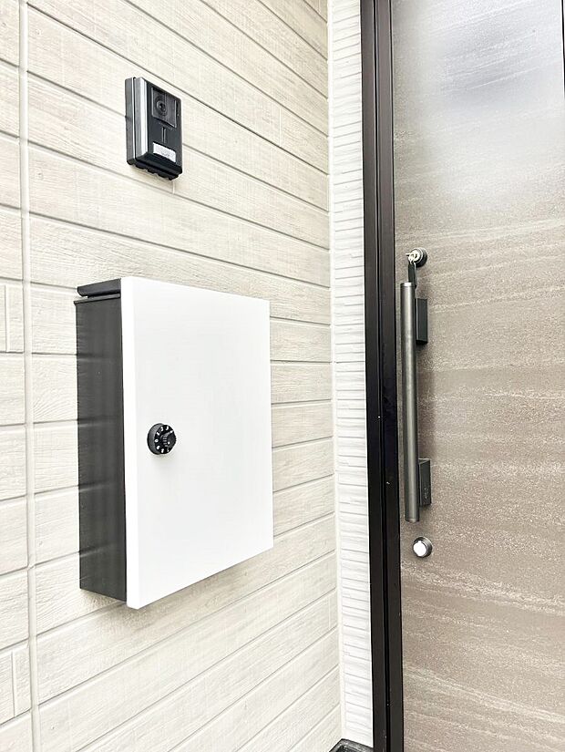 【その他現地】◆1号棟◆シンプルなデザインのポスト