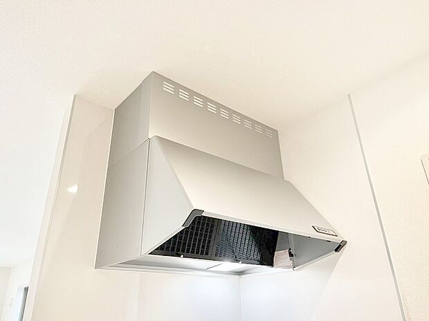 【その他設備(レンジフード)】◆2号棟◆基本的なお手入れはフィルターのみ!お手入れのしやすさも魅力です。