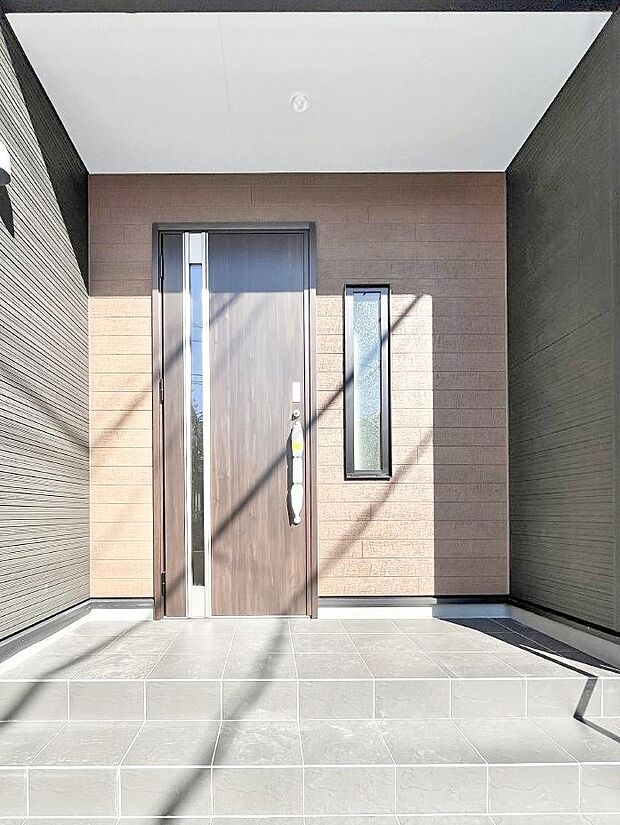 【玄関】◆2号棟◆大切な家族、来客を出迎える玄関。