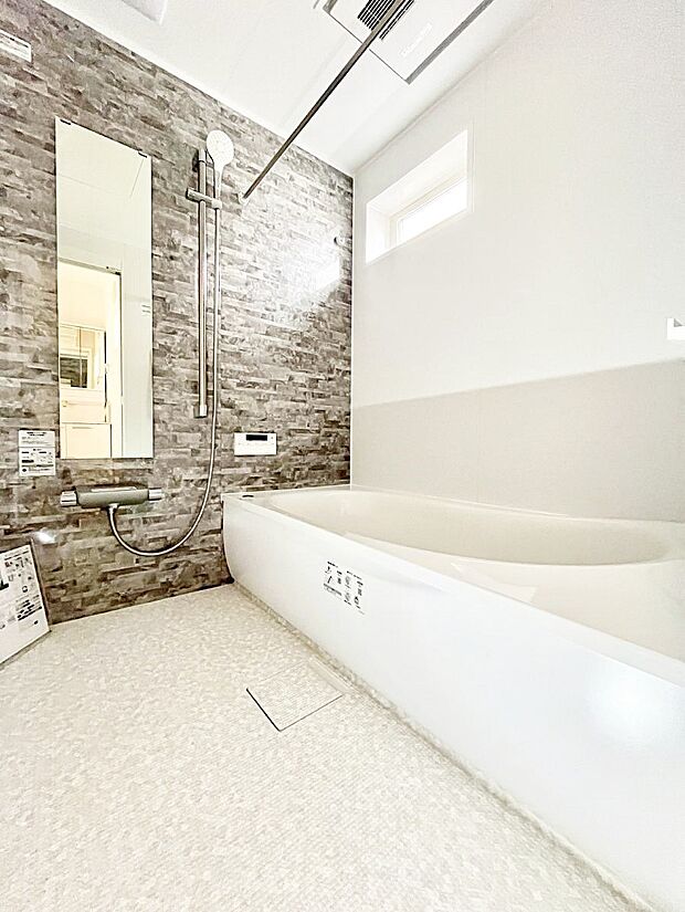 【浴室】落ち着いた雰囲気でゆっくりお寛ぎいただけるバスルーム