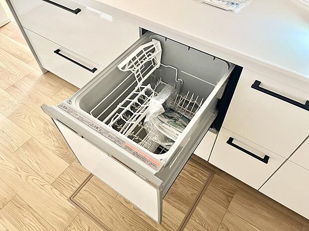【その他設備(食洗機)】面倒なお片づけは食洗機にお任せ！家事の負担が減って、時間にも気持ちにもゆとりができます。