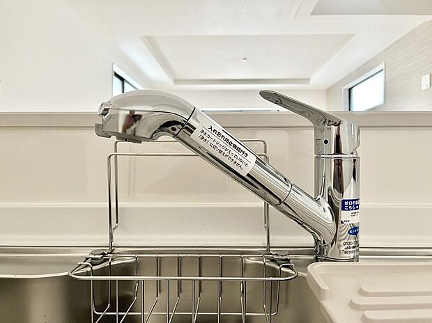 【その他設備(浄水器)】いつでも清潔なおいしいお水を。一つの水栓で水道水と浄水を使い分け。