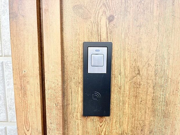 【玄関】ラクラク開錠！スマートコントロールキー。