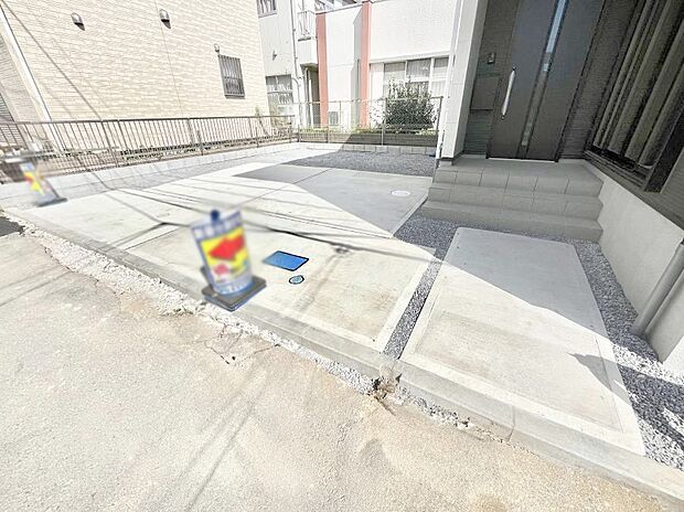 【駐車場】～Parking～　駐車場２台置けます！(車種による)自転車置き場や物置場として、お子様の遊ぶスペースとして、ゆとりある敷地だからこそ可能な多用途にご利用いただけるスペースです。