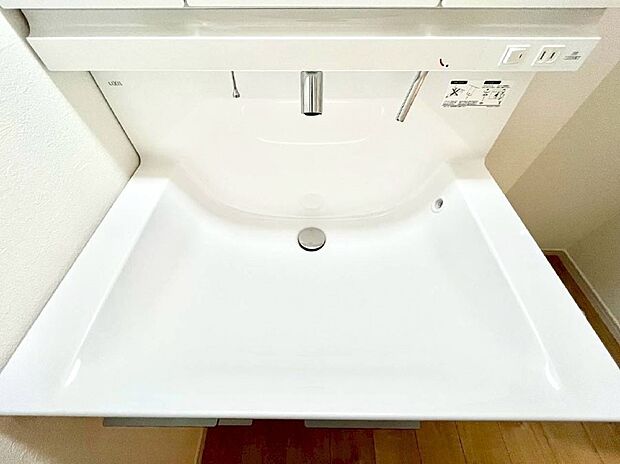 【その他設備(ハンドシャワー水栓)】ハンドシャワー付き！使いやすい洗面台。