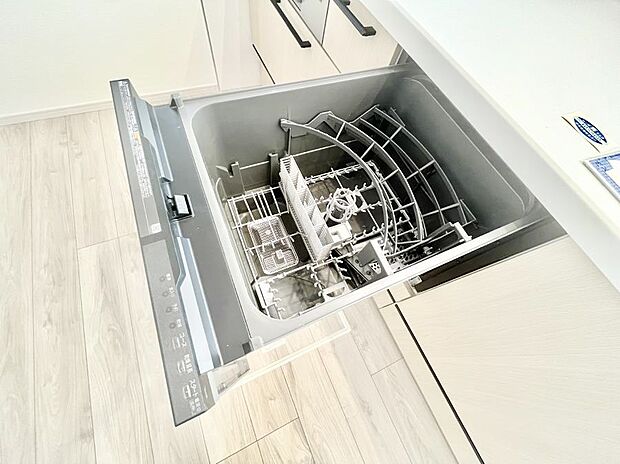 【その他設備(食洗機)】面倒なお片づけは食洗機にお任せ！家事の負担が減って、時間にも気持ちにもゆとりができます。