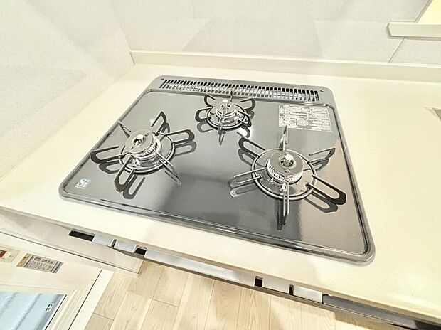 【その他設備(Ｓｉセンサーコンロ)】ガスコンロはＳｉセンサー搭載。火力調節や焦げ付き・消し忘れも防いでくれます。