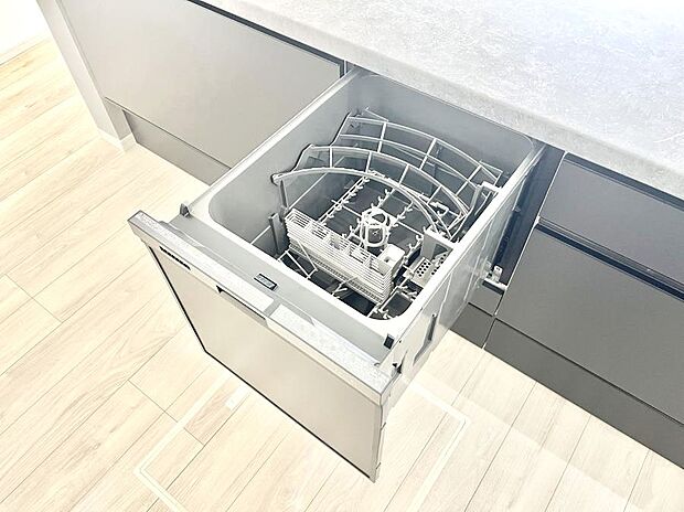 【その他設備(食洗機)】◆２号棟◆面倒なお片づけは食洗機にお任せ！家事の負担が減って、時間にも気持ちにもゆとりができます。