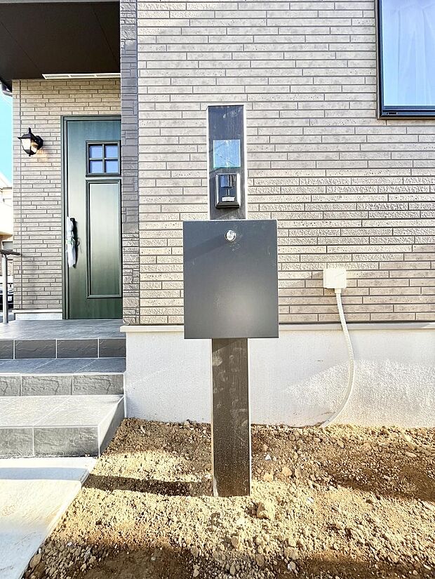 【その他現地】◆A号棟◆表札・インターホン・ポストをひとつに集約。エントランスになじむシンプルデザイン。