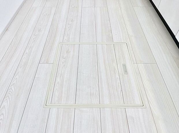 【その他設備(床下収納)】◆A号棟◆床下収納付き！日用品・非常用品の収納にも大活躍。