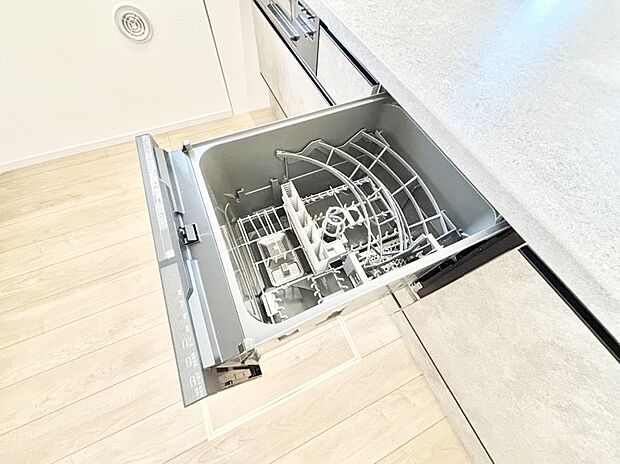 【その他設備(食洗機)】面倒なお片づけは食洗機にお任せ！家事の負担が減って、時間にも気持ちにもゆとりができます。