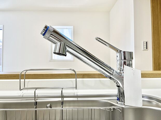 【その他設備(浄水器)】いつでも清潔なおいしいお水を。一つの水栓で水道水と浄水を使い分け。