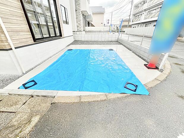 【駐車場】◆１号棟◆～Parking～　駐車場２台置けます！(車種による)自転車置き場や物置場として、お子様の遊ぶスペースとして、ゆとりある敷地だからこそ可能な多用途にご利用いただけるスペースです。