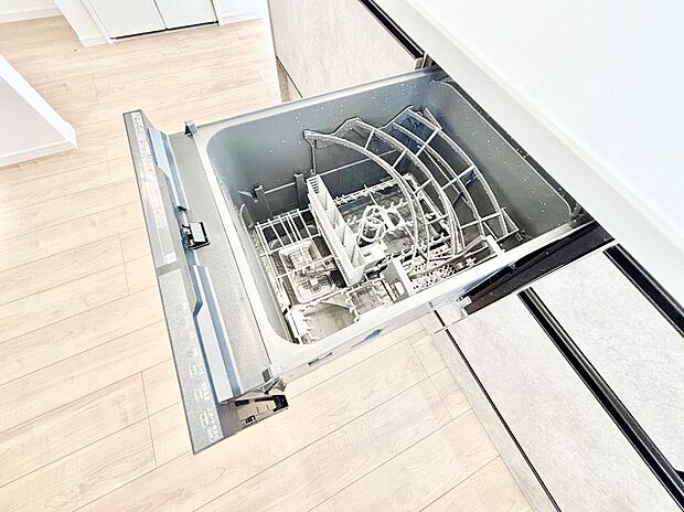 【その他設備(食洗機)】面倒なお片づけは食洗機にお任せ！家事の負担が減って、時間にも気持ちにもゆとりができます。