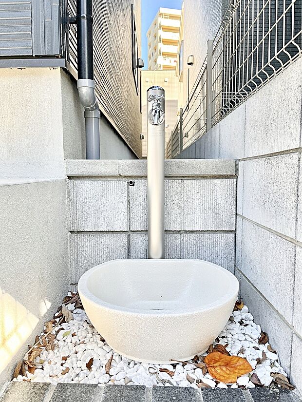 【その他現地】外水栓があると、庭のお手入れやちょっとした手洗い・洗車に便利です！