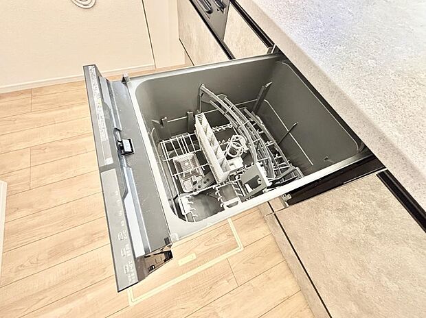 【その他設備(食洗機)】面倒なお片づけは食洗機にお任せ！家事の負担が減って、時間にも気持ちにもゆとりができます。