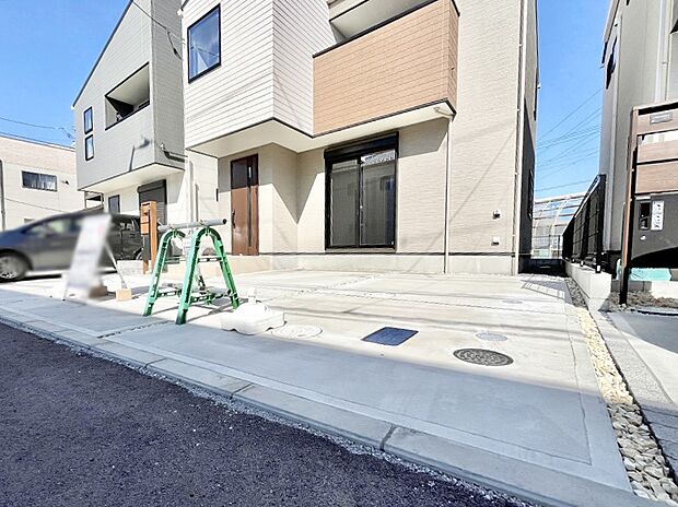 【駐車場】駐車2台可能!急なお客様の駐車に。また、ご家族の自転車スペースとしても大活躍。